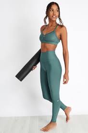 Alo Yoga - One of our top 5 yoga wear brands